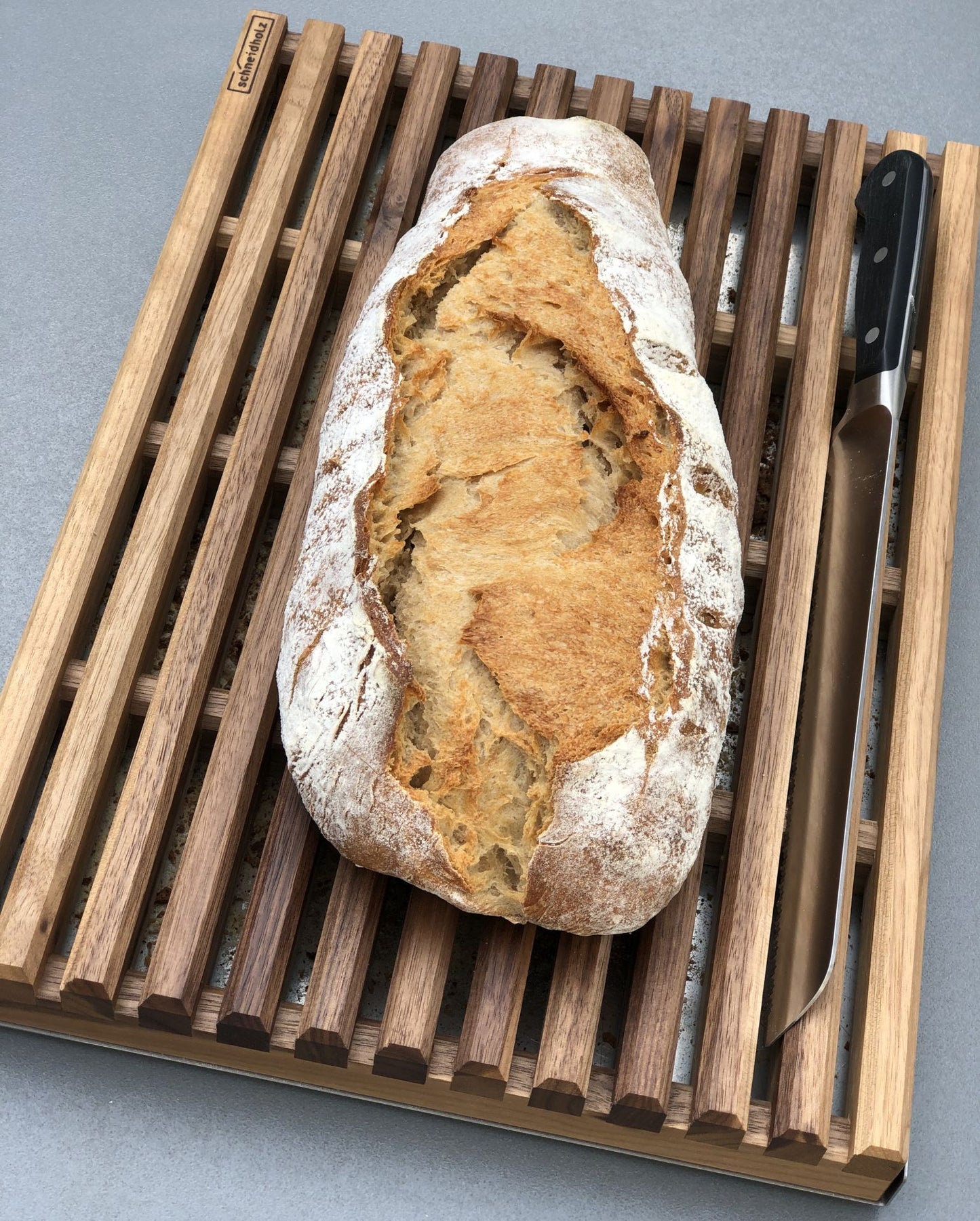 Brotbrett mit Edelstahlwanne