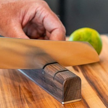 SKNIFE Messerschärfer mit Abzieh-Leder