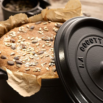 brater-rund-staub-topf-gusseisen-kochen