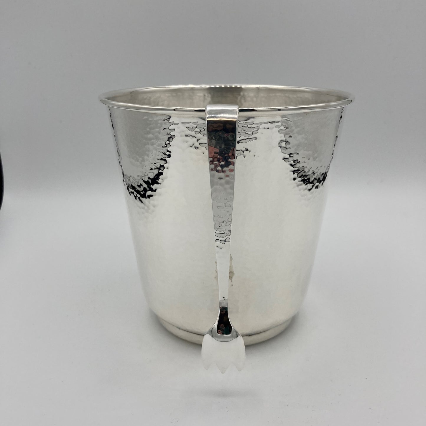 Eisbehälter gehämmert