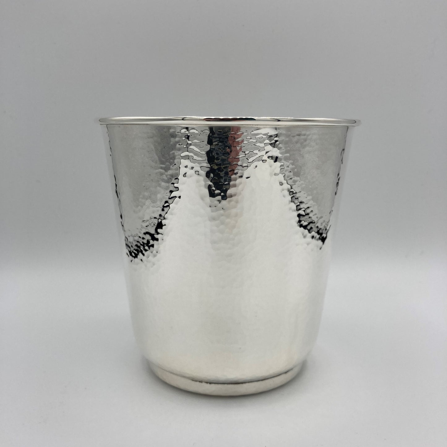 Eisbehälter gehämmert