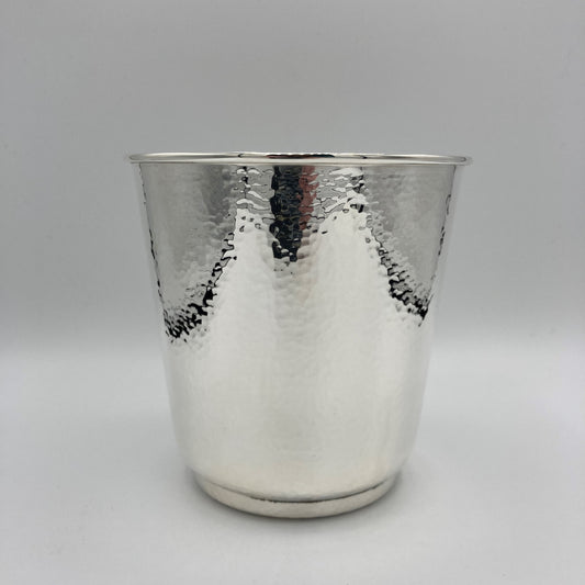 Eisbehälter gehämmert