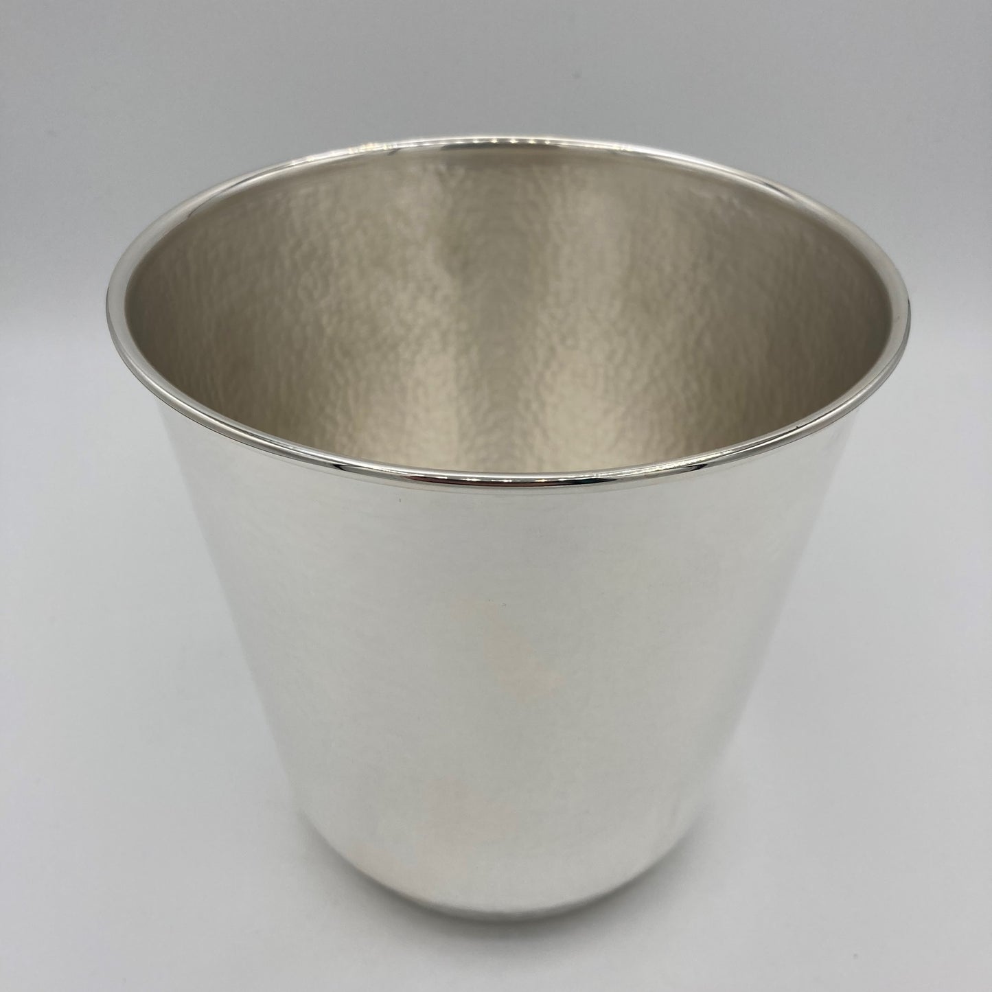 Eisbehälter gehämmert